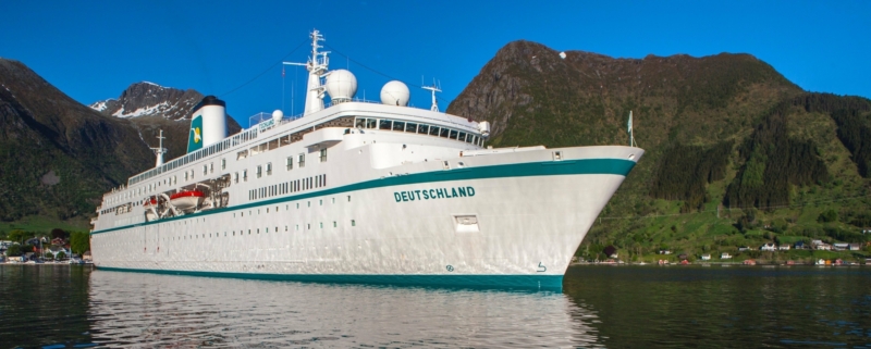 Das kleine, feine Kreuzfahrtschiff MS Deutschland bietet First Class Urlaub im Stil der 20er Jahre auf den Weltmeeren (Foto Phoenix Reisen)