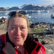 Marlise Eijking, Sales Managerin bei der französischen Reederei Ponant vor der L'Austral in Grönland