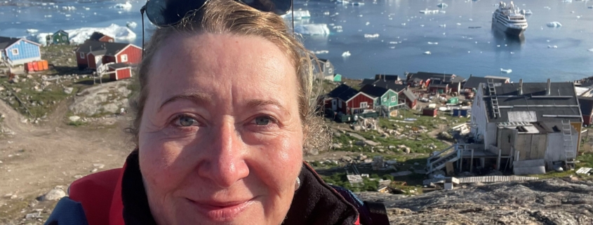 Marlise Eijking, Sales Managerin bei der französischen Reederei Ponant vor der L'Austral in Grönland