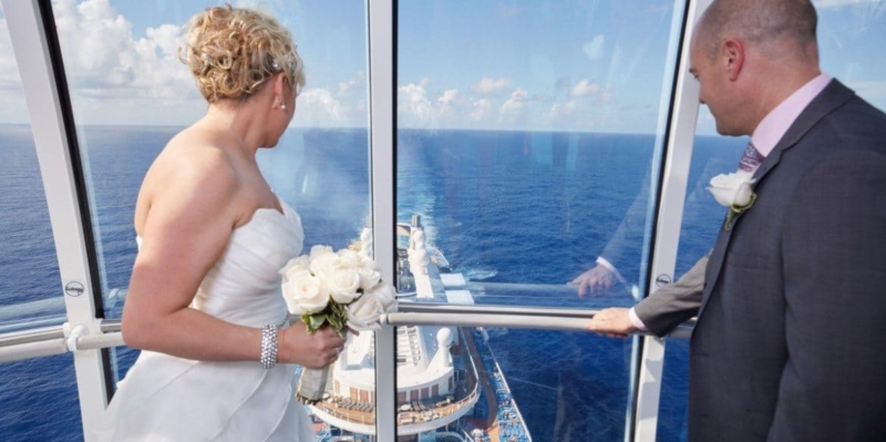 Heiraten auf 90 Metern über den Meer mit der Glaskugel North Star (Foto Royal Caribbean)