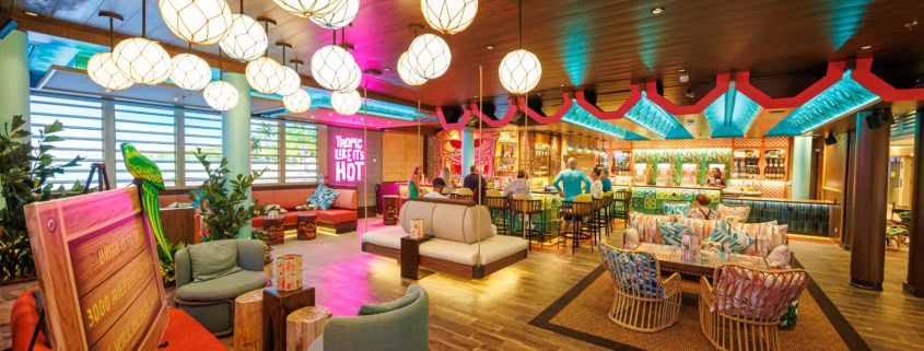 Das "Pesky Parrot", eine Tiki-Bar, die mit karibischem Flair und exotischen Cocktails zum Entspannen einlädt (Foto Royal Caribbean)