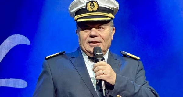 Der Kapitän der Mein Schiff 5, Ioannis Anastasiou (Foto Stieger)