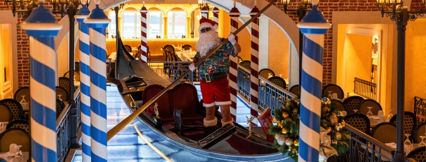 Hoher Besuch auf der Carnival Venezia: Santa ist da (Foto Carnival Cruise Line)