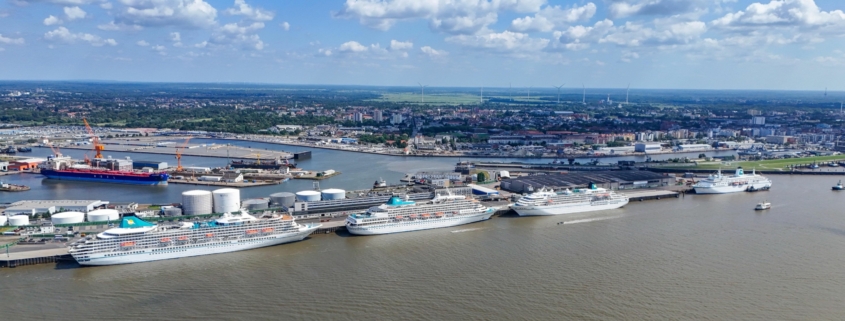 Das grosse Treffen von MS Amadea, MS Amera, MS Artania und MS Deutschland in Bremerhaven (Foto Phoenix Reisen)