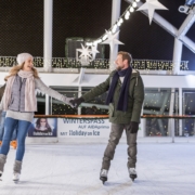 Schlittschuhlaufen auf der AIDAprima (Foto AIDA Cruises)