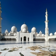 Ein beliebtes Ausflugsziel ist die Scheich-Zayid-Moschee in Abu Dhabi (Foto Stieger) Ein beliebtes Ausflugsziel ist die Scheich Zayid Moschee in Abu Dhabi (Foto Stieger)