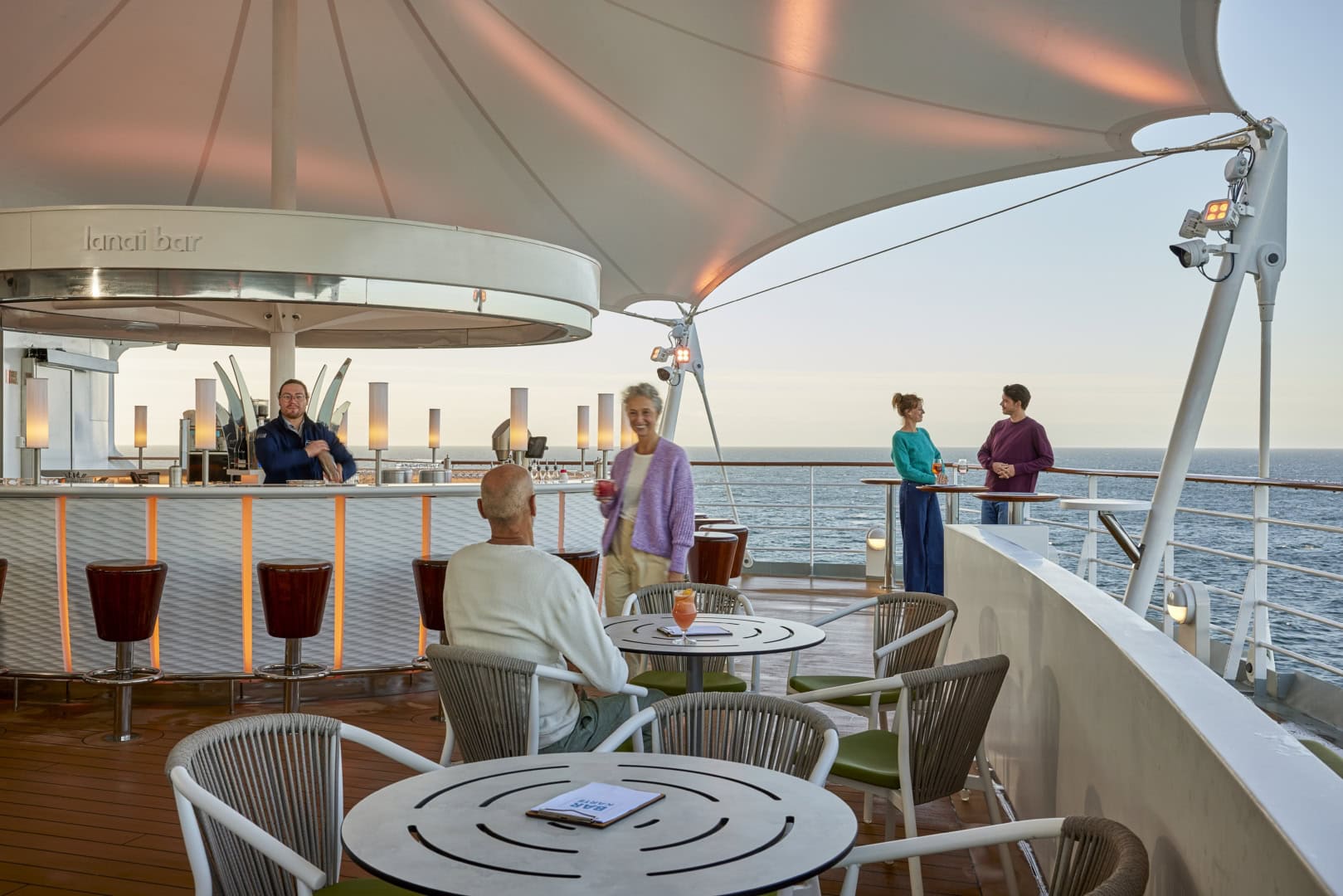 Die sehr beliebte Lanai Bar auf der AIDAluna (Foto AIDA Cruises)