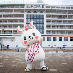 Konnichiwa Europa 2: Das kleine Luxusschiff wird im japanischen Beppu willkommen geheißen, (Foto Hapag-Lloyd Cruises)