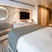 Eleganz und Abenteuer auf See: Die Le Dumont-d’Urville Mittelmeer-Cruise 2027 mit Mittelthurgau (Foto Ponant)