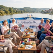 Thurgau Travel lädt zu zwei Strickreisen mit der Edelweiss und Thurgau Chopin (Foto mit KI erstellt)